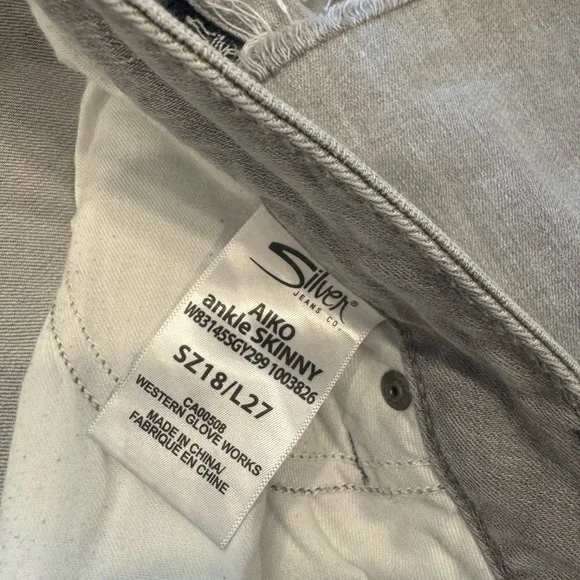 Silver Jeans Light Gray Straight Leg Denim - Picture 4 of 6